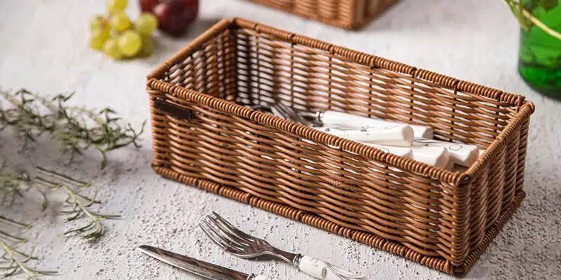 سبد حصیری برای نگهداری لباس 